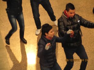 Ръченица в чакалнята на гарата, „Флашмоб с ръченица“, Централна гара Русе, 08.12.2012