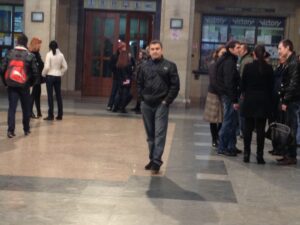 В очакване на началото, „Флашмоб с ръченица“, Централна гара Русе, 08.12.2012